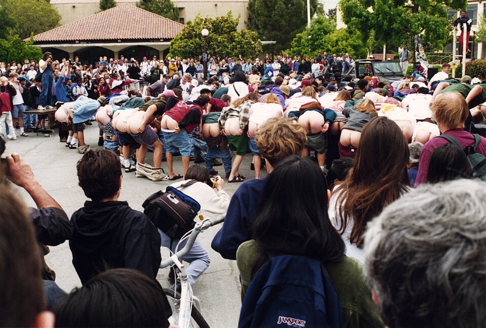 Fayl:Mooning.jpg