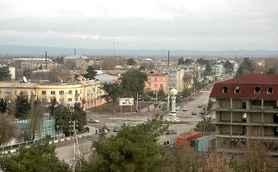 Fayl:Qurghonteppa 2010 02.jpg