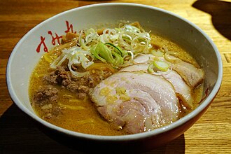 Sapporo uslubidagi ramen