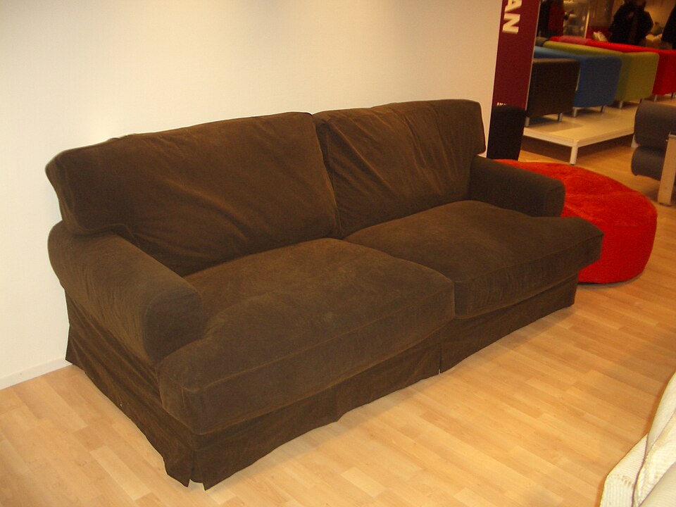 Fayl:A brown sofa (2005-03-03).jpg