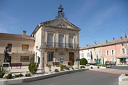 Skyline of Althen-des-Paluds