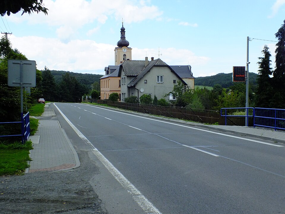 Fayl:Třemešná ve Slezsku kostel.JPG