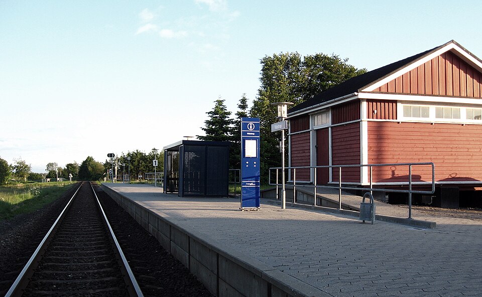 Fayl:Vidstrup Station juni 2010 ubt.JPG