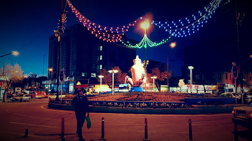 Fayl:شهرکرد- فلکه آبی.jpg