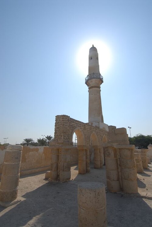 Fayl:Khamis Mosque Minaret.jpg