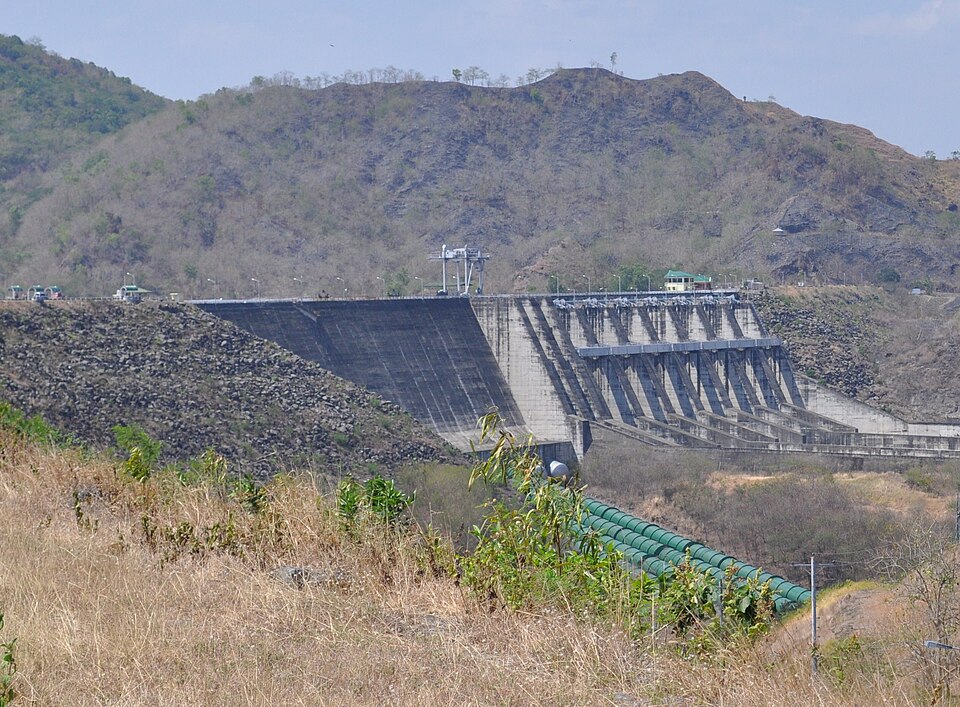 Fayl:Magat dam crop.JPG