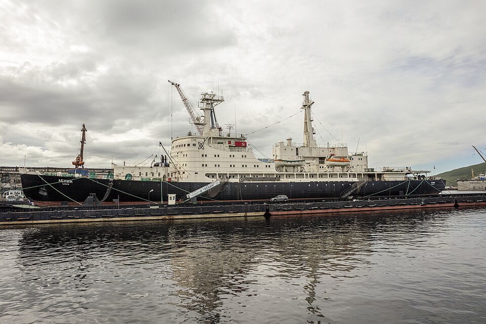 Fayl:RUS-2016-Murmansk-Icebreaker Lenin 01.jpg
