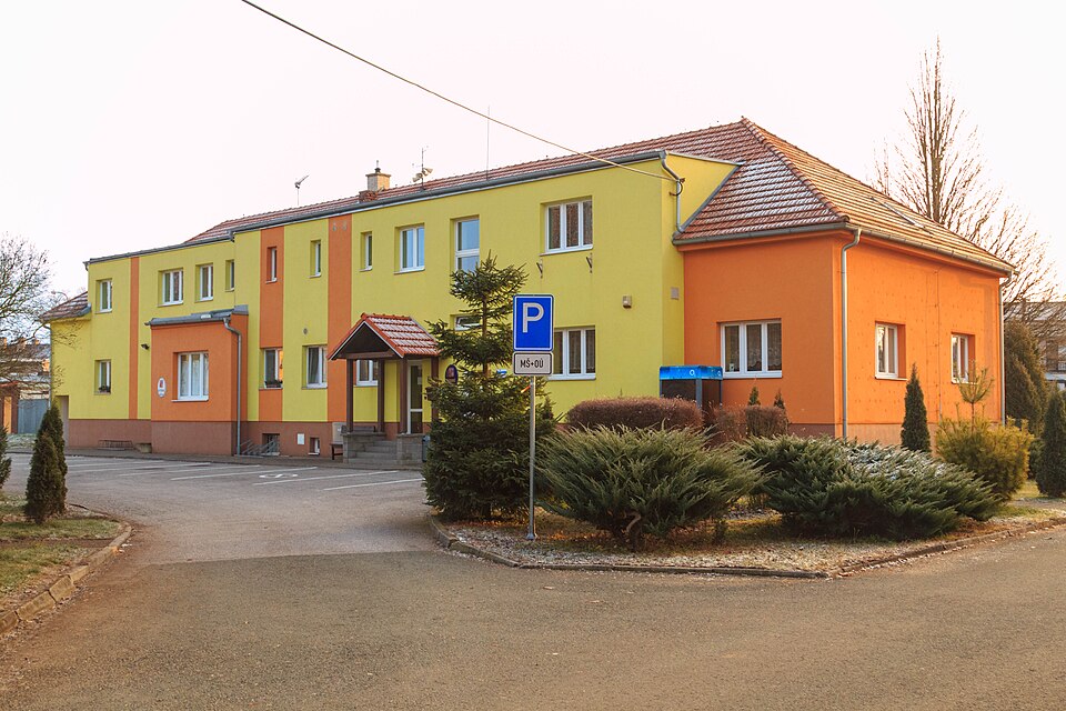 Fayl:Čestice - obecní úřad.jpg