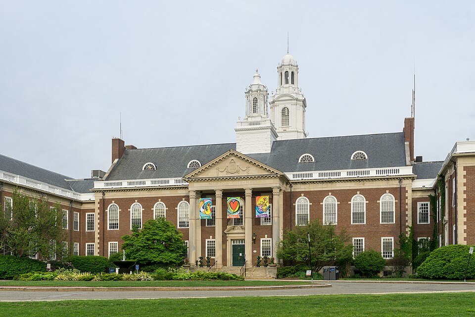 Fayl:City Hall in Newton, Massachusetts.jpg