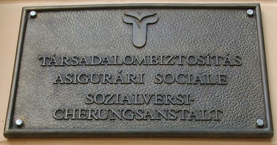 Fayl:Gyula trilingual table.JPG