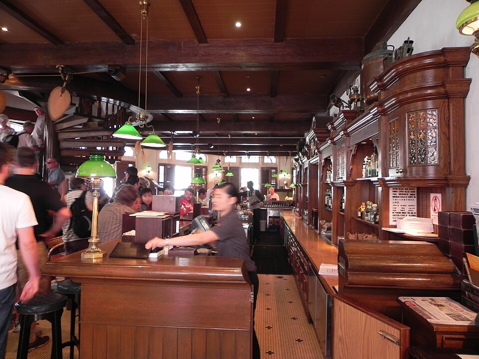 Fayl:Raffles Hotel Long Bar A.JPG