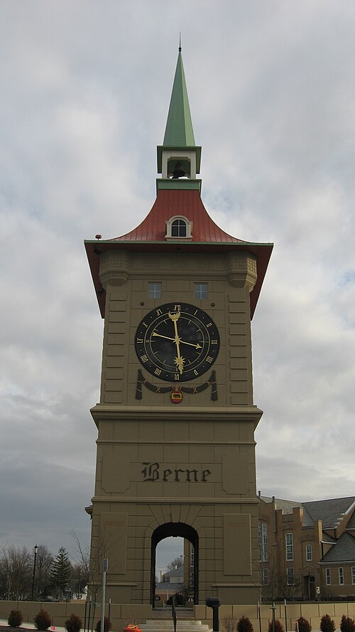 Fayl:Clock tower in Berne, Indiana.jpg