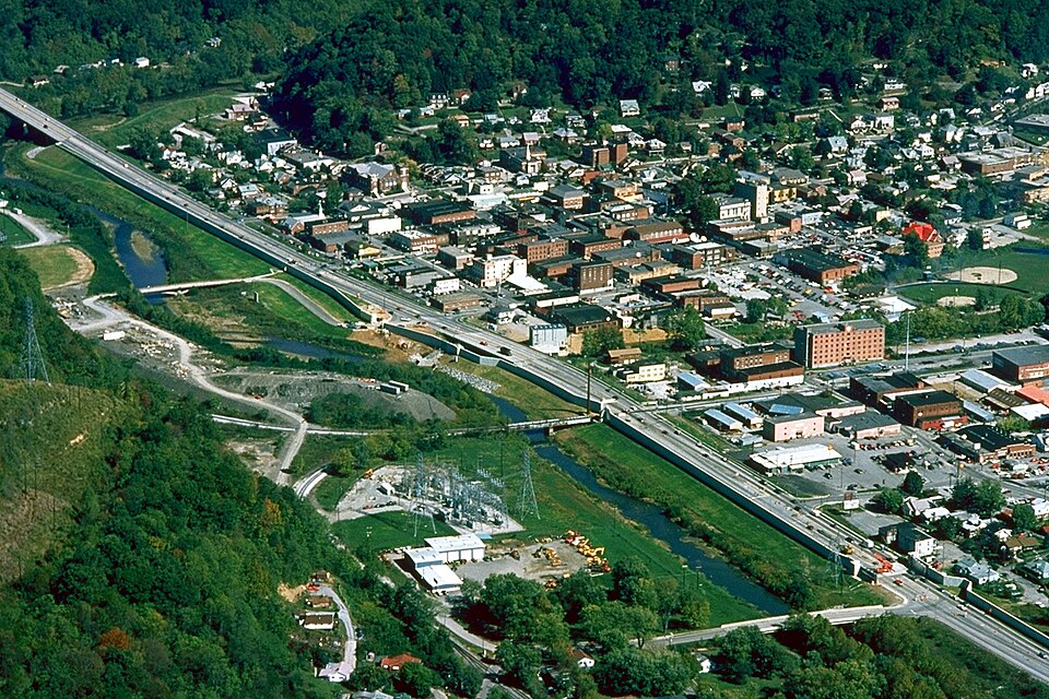 Fayl:Harlan Kentucky Aerial view.jpg