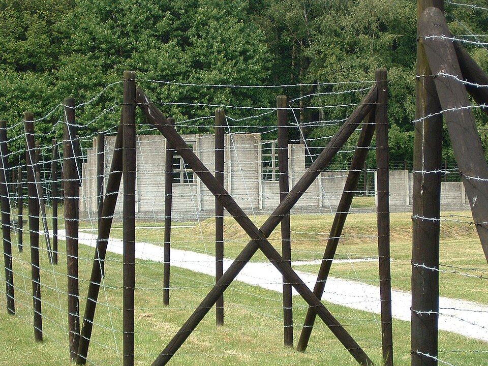 Fayl:Hut-AnneFrank-Westerbork.jpg