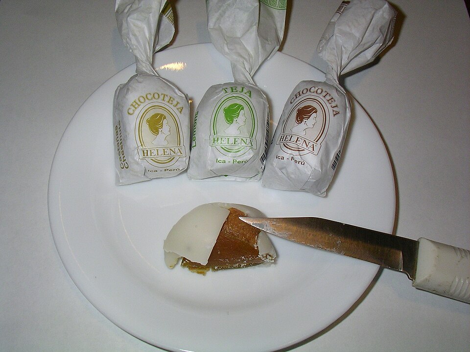 Fayl:Peruvian Tejas Manjar Blanco Inside.JPG