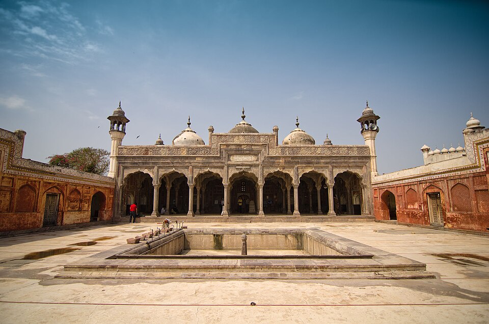 Fayl:Shahi Masjid Exterior.jpg