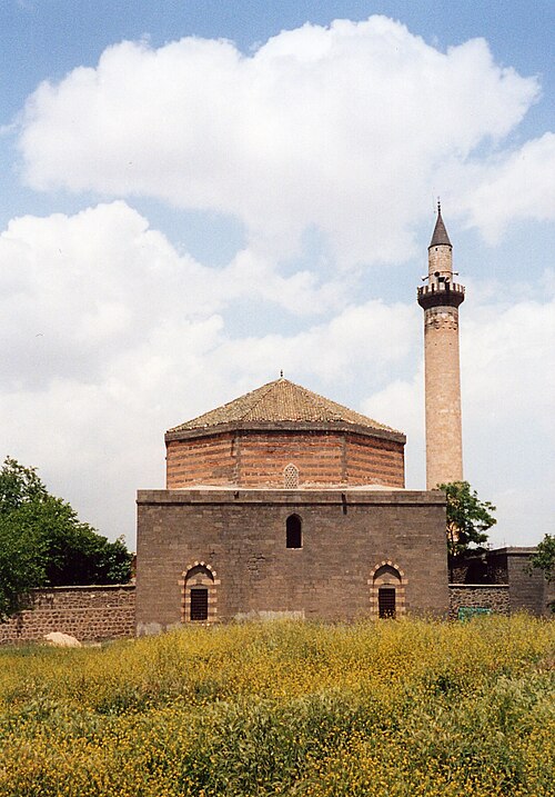 Fayl:Diyarbakirmosque218.jpg