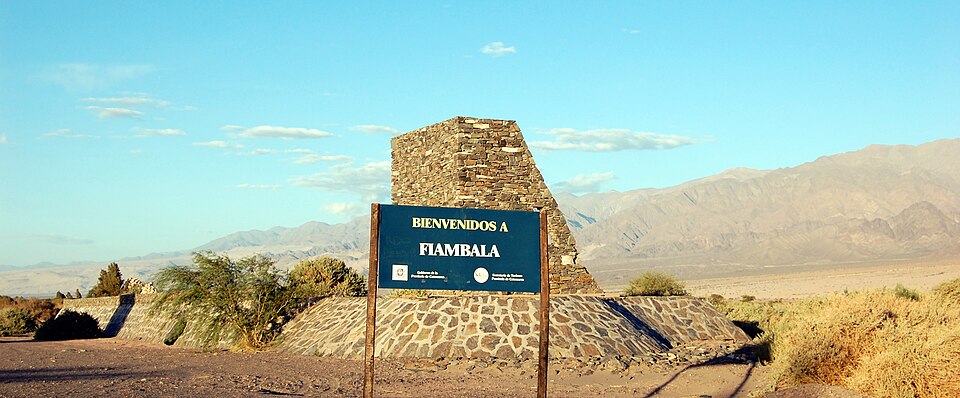Fayl:Entrada fiambala.jpg