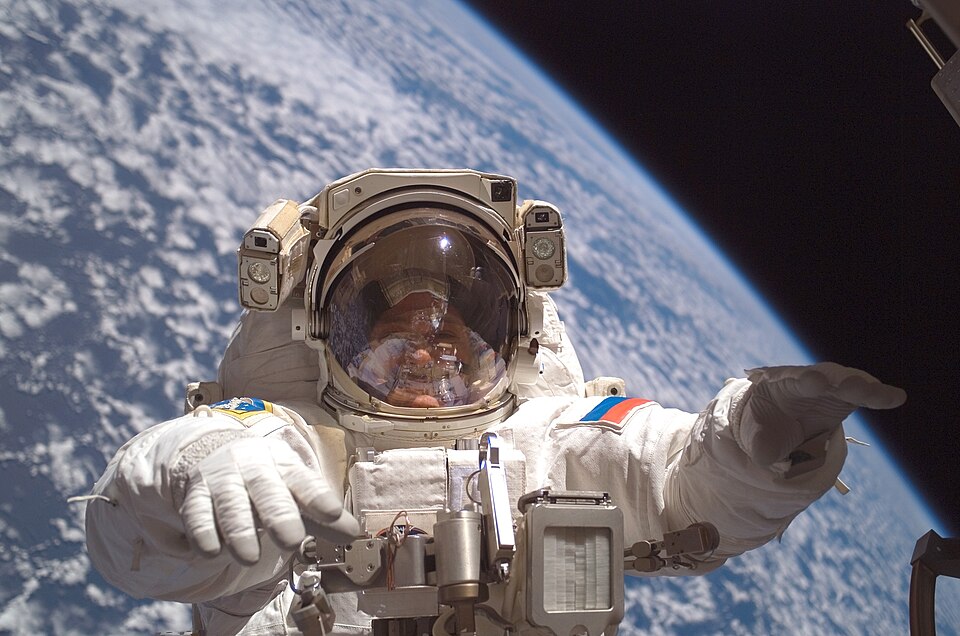 Fayl:Fyodor Yurchikhin spacewalk3.jpg
