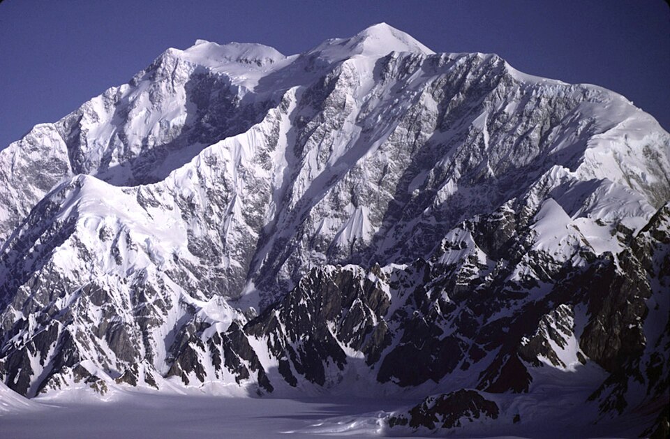 Fayl:Mount Logan.jpg