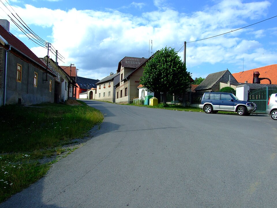 Fayl:Sýkořice, křižovatka.jpg
