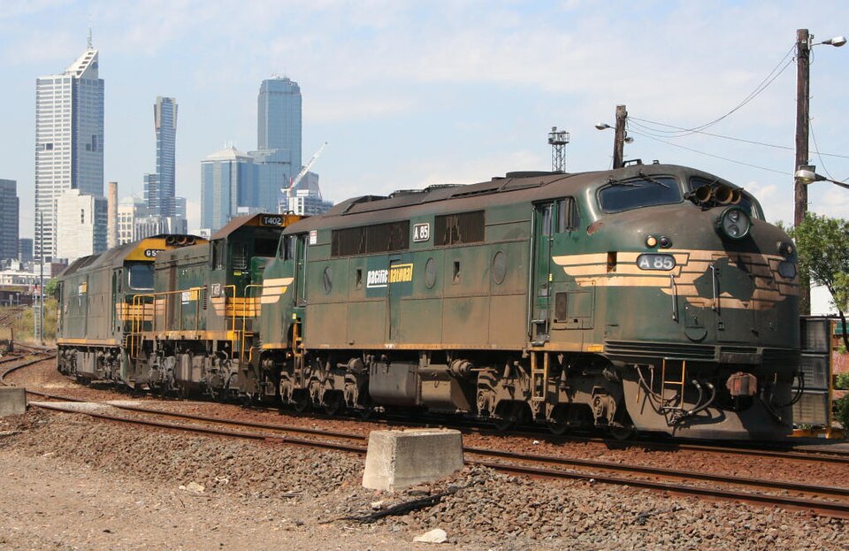 Fayl:Three-loco-styles.jpg