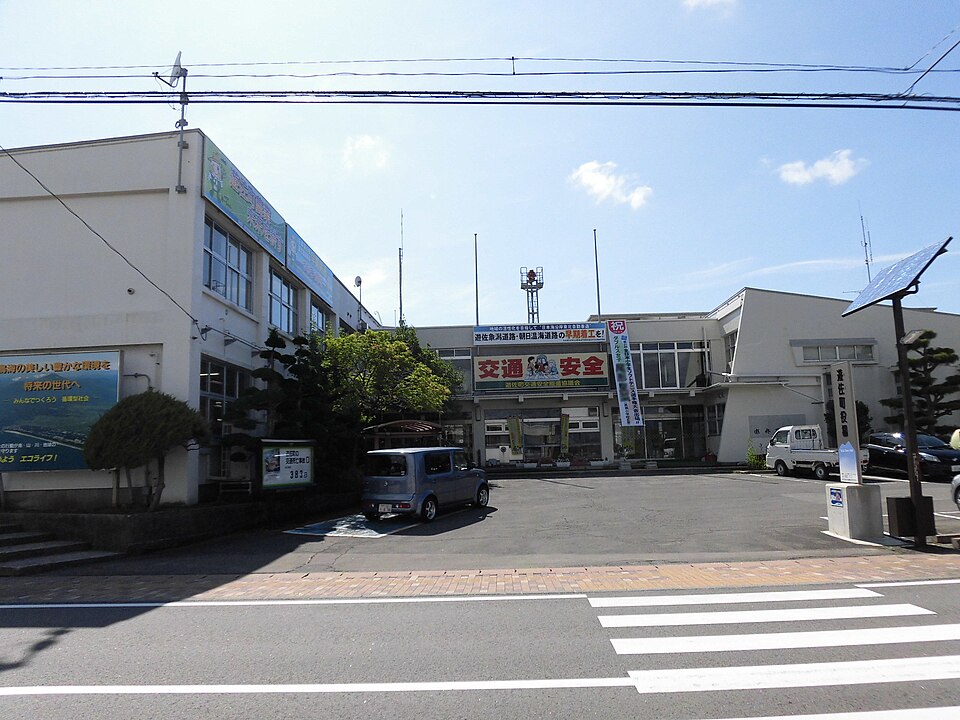 Fayl:Yuza town office, Yamagata.JPG