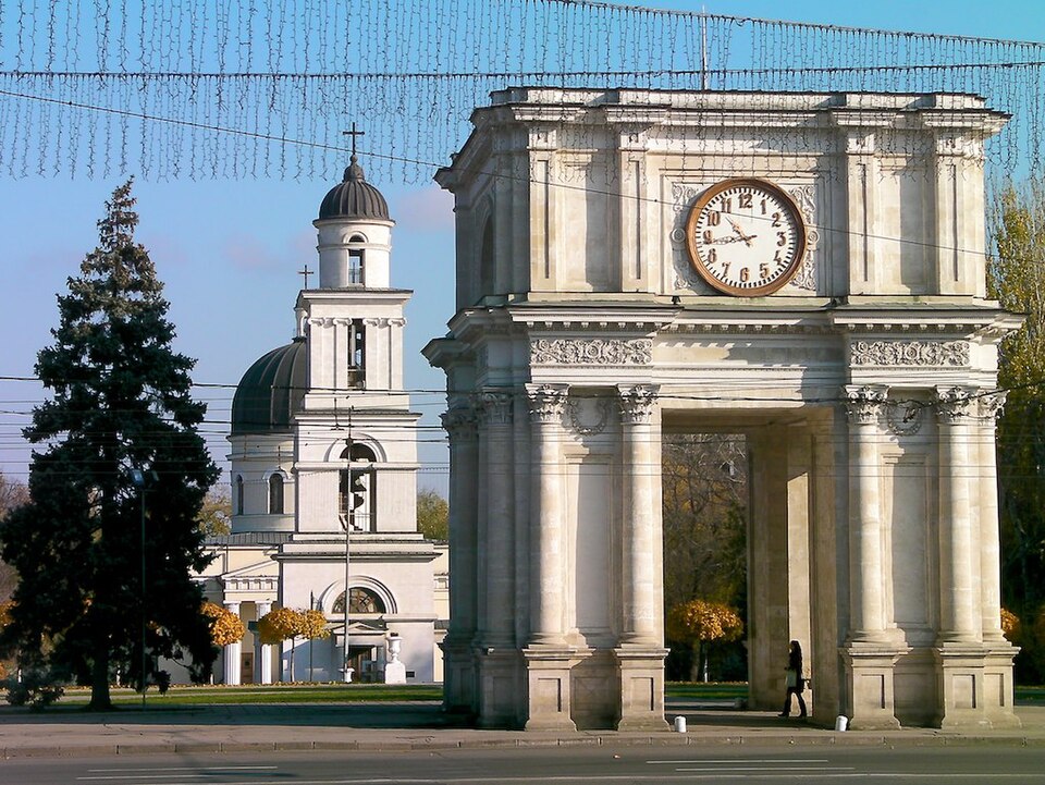 Fayl:Arc de Triomphe, Chișinău (4867173990).jpg