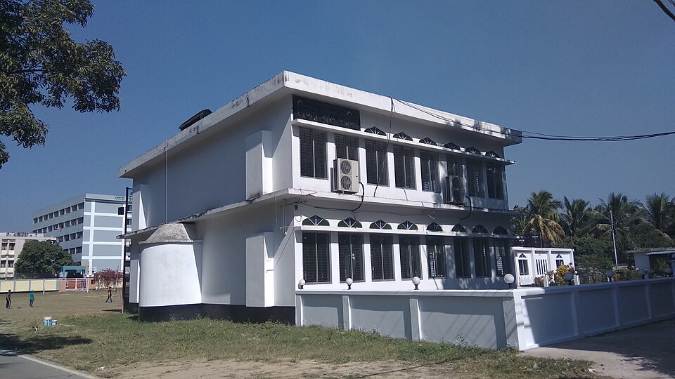 Fayl:CVASU mosque.jpg