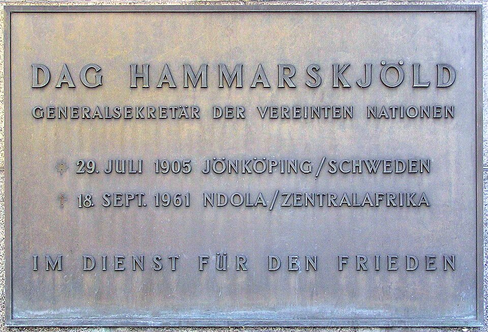 Fayl:Gedenktafel Hammarskjöldplatz (West) Dag Hammarskjöld.jpg