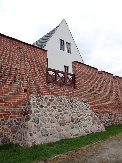 Fayl:Gosławice Castle - 03.JPG