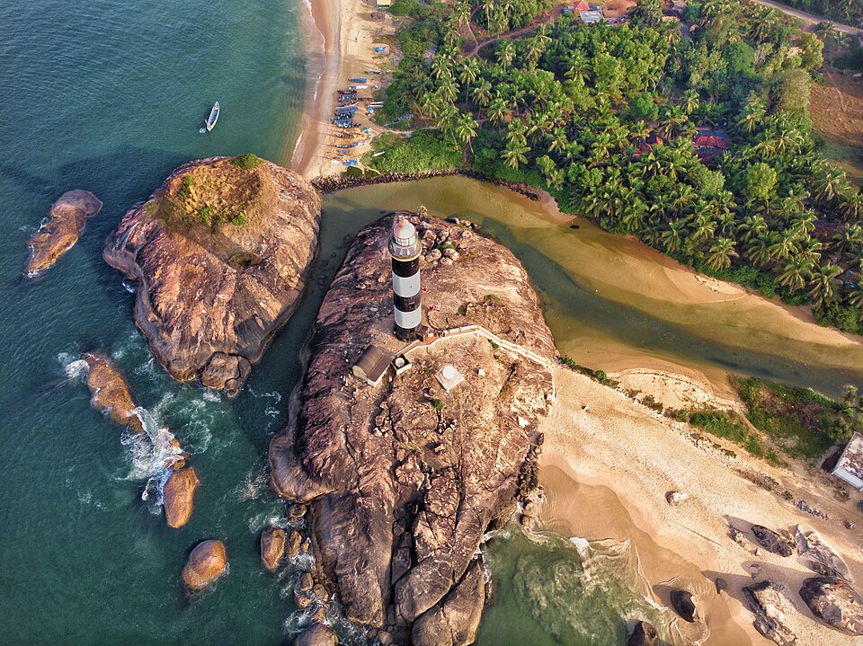 Fayl:Kapu Beach Lighthouse .jpg