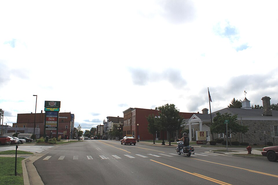 Fayl:Main Street Hudson Michigan.JPG