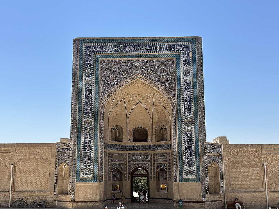 Fayl:Masjidi Kalyan.jpg