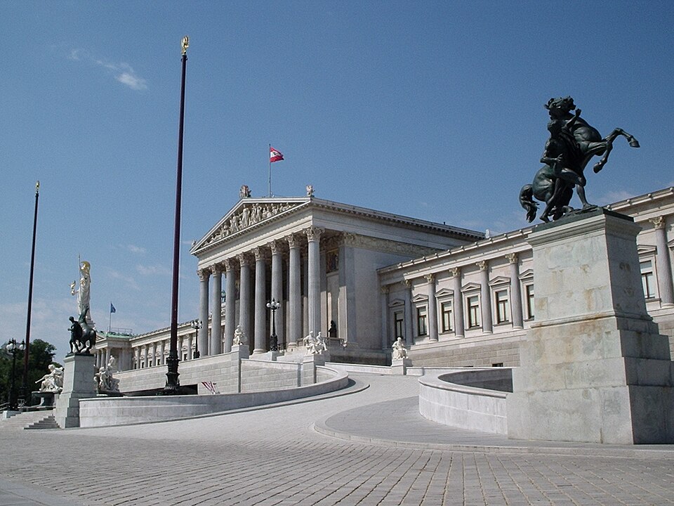 Fayl:WienParlament.jpg