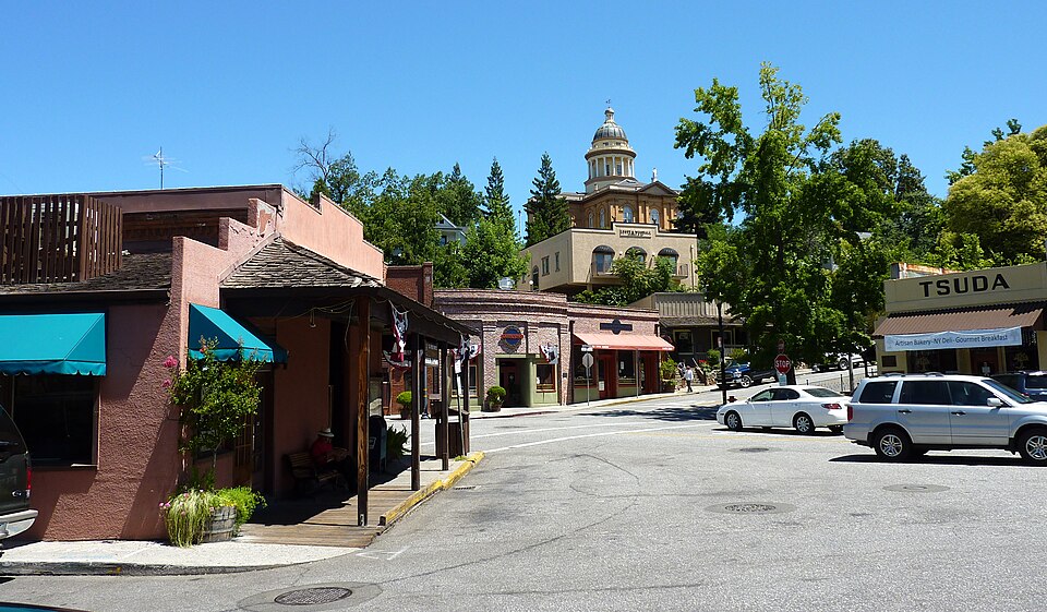 Fayl:2009-0724-CA-OldTownAuburn.jpg