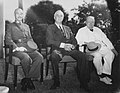 Osiyo va Tinch okeani teatrining ittifoqchilar rahbarlari: General Chang Kay-shi, Franklin D. Ruzvelt Winston Cherchill 1943-yilda Qohira konferensiyasida uchrashuvi.
