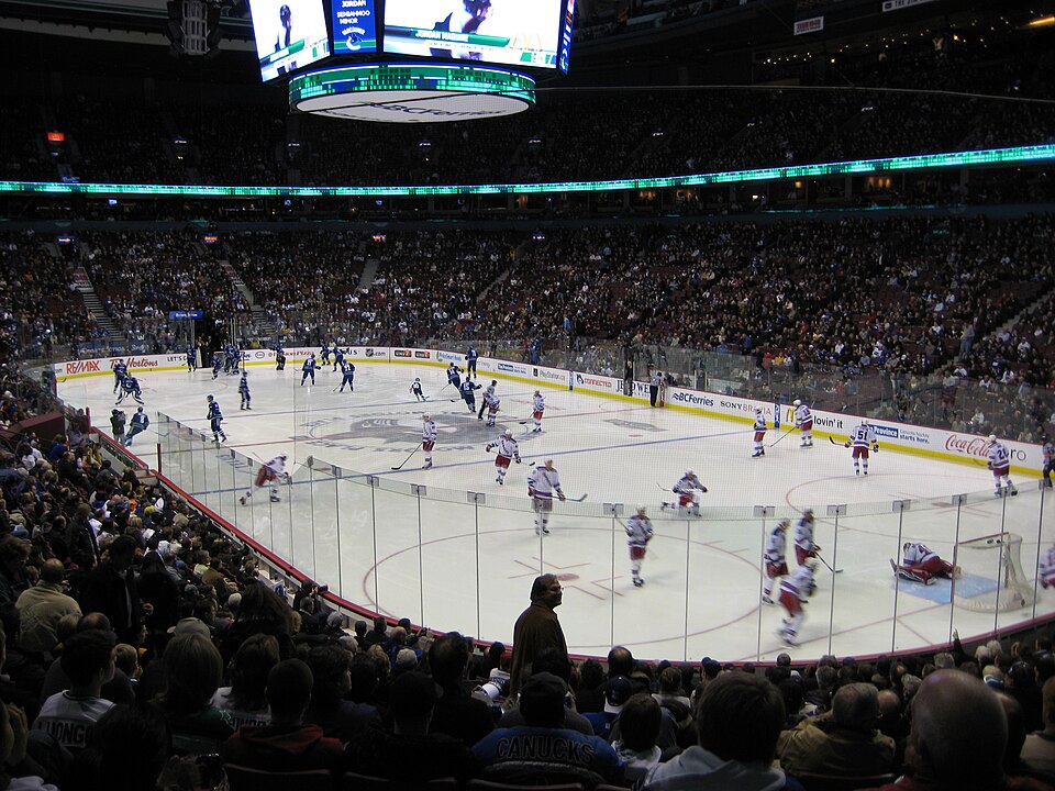 Fayl:General Motors Place.jpg