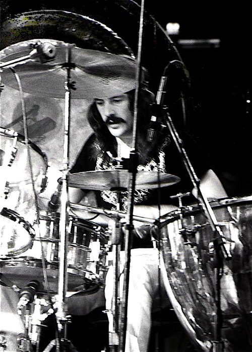 Fayl:John Bonham 1975.jpg