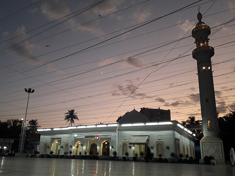 Fayl:Masjid Baitul Mukarram Karachi.jpg
