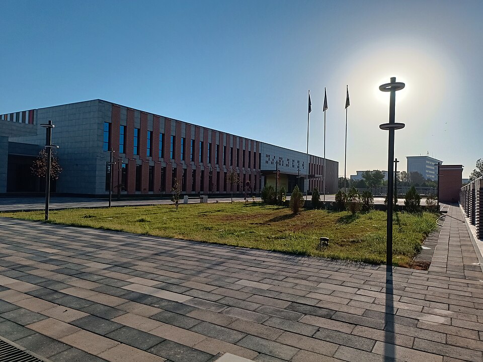 Fayl:Presidential scool Karshi2.jpg