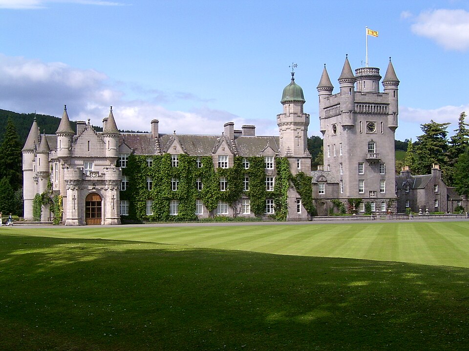 Fayl:Balmoral Castle.jpg