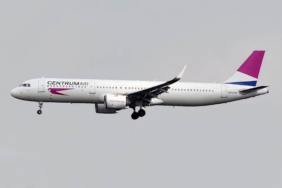 Fayl:Centrum Air, UK32130, Airbus A321-251N.jpg