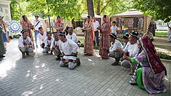 Samarqand shahridagi Navroʻz bayramiga bagʻishlangan tadbirda jamoaning chiqishi