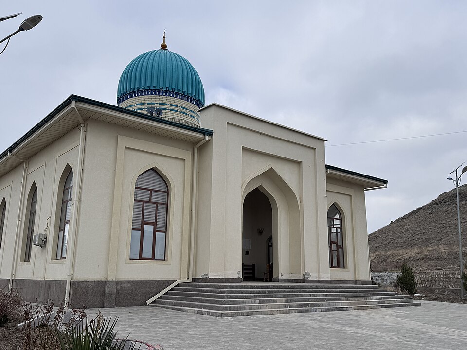 Fayl:Domla Kamoliddin mosque outside 5.jpg