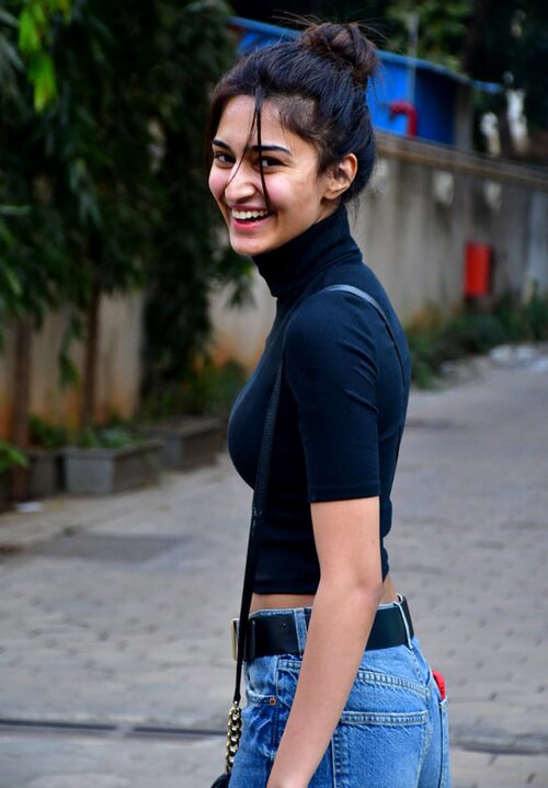 Fayl:Erica-Fernandes-snapped-at-Foodhall-1.jpg