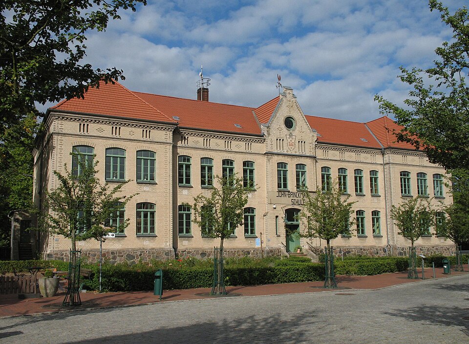 Fayl:Goldberg Brinckman school.jpg