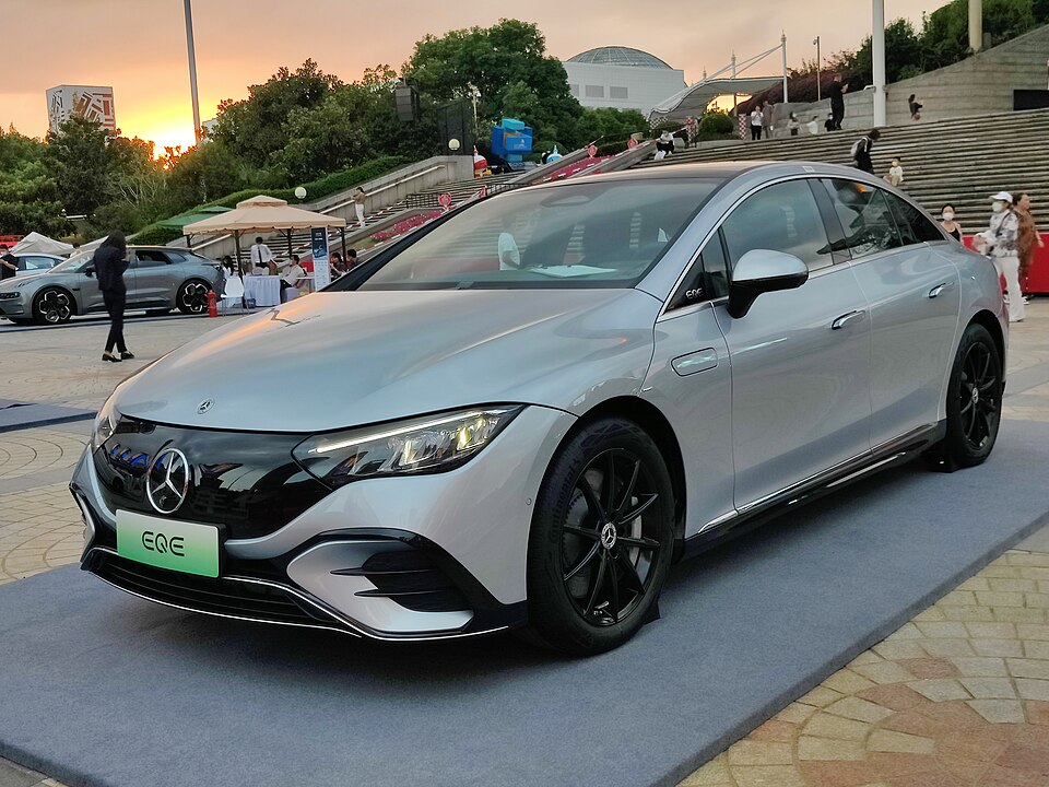 Fayl:Mercedes-Benz EQE 002.jpg