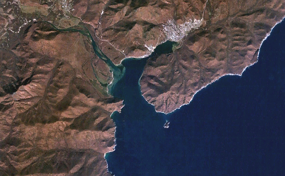 Fayl:Olga Bay 135.25441E 43.70555N.png