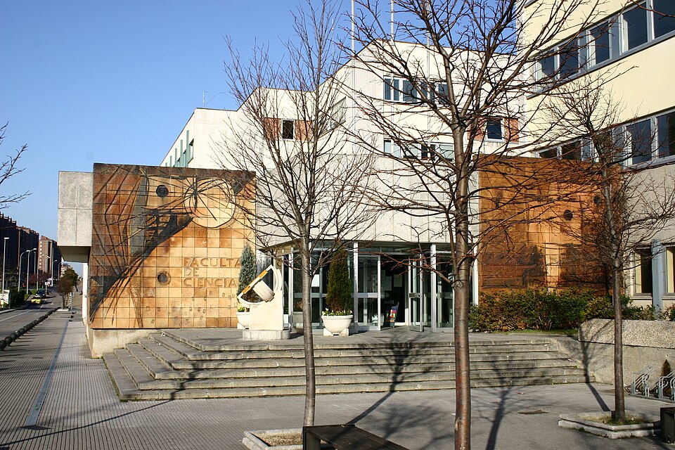 Fayl:Santander.Universidad.Facultad.de.Ciencias.jpg
